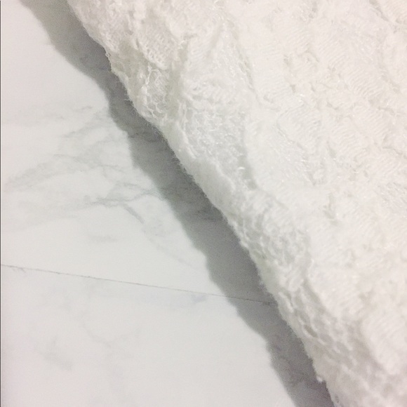 Hollister Long Sleeve Laced White Top. - Picture 3 of 4